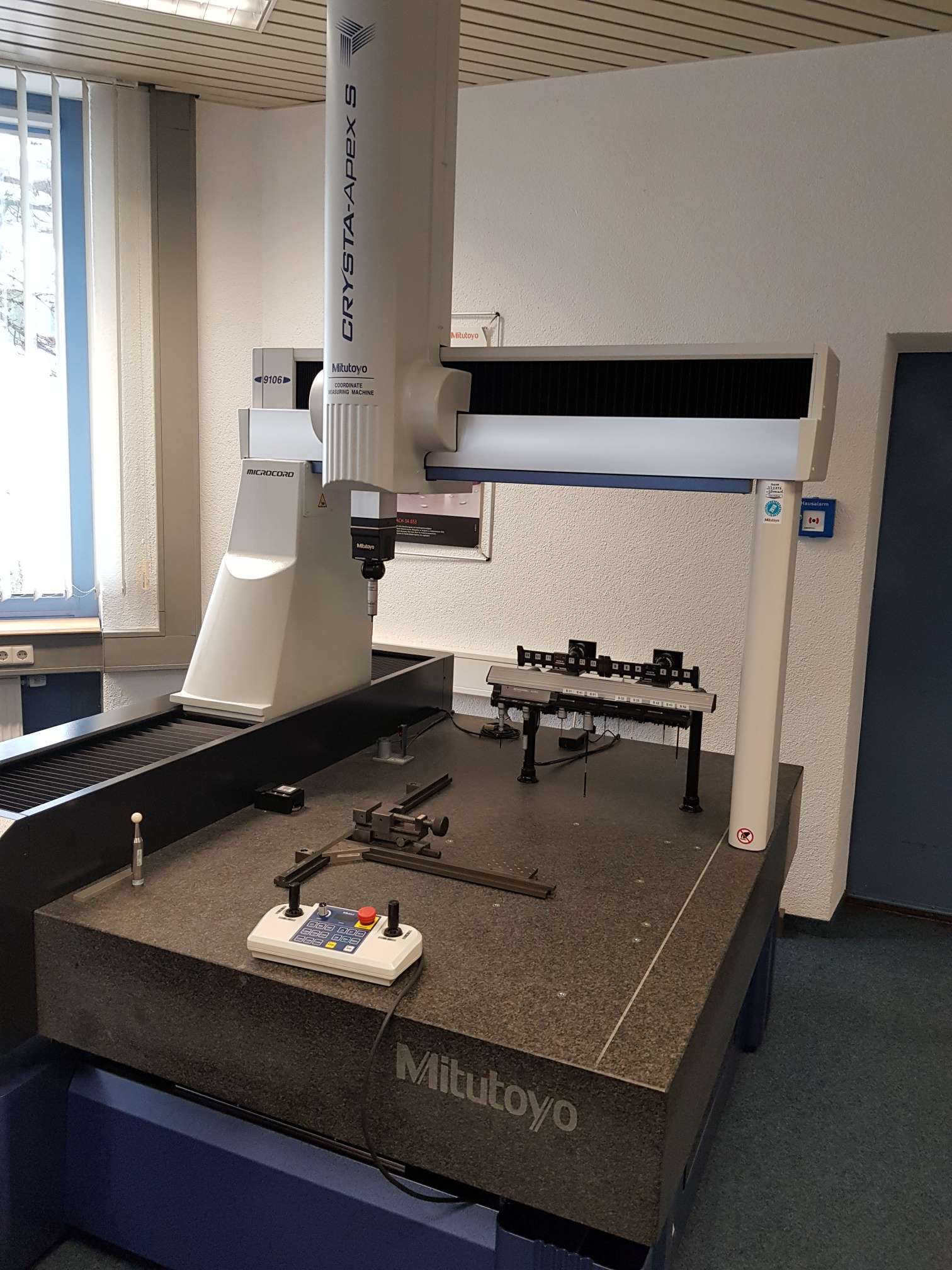 Mitutoyo Crysta-Apex S 9106 Koordinatenmessmaschine in Portalbauweise mit Granittisch